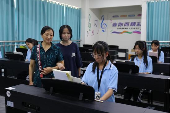 晒课堂、展技能、亮成效 重庆机械技师学院“校园开放日”别样精彩