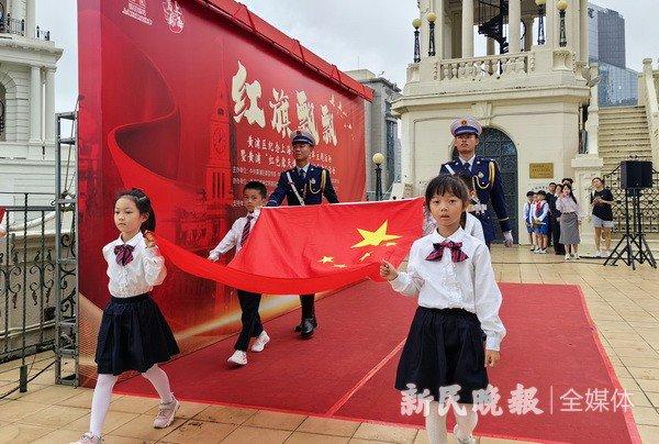 红色露天博物馆亮相黄浦  永安百货绮云阁升国旗