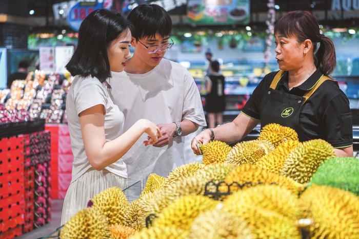 大量上市价格回落 海口榴莲价格走低引热销