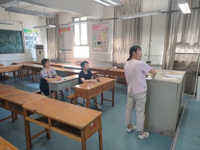 西安远东二中袁惠维、王小娟老师参加西安市思维型教学微型课展示活动