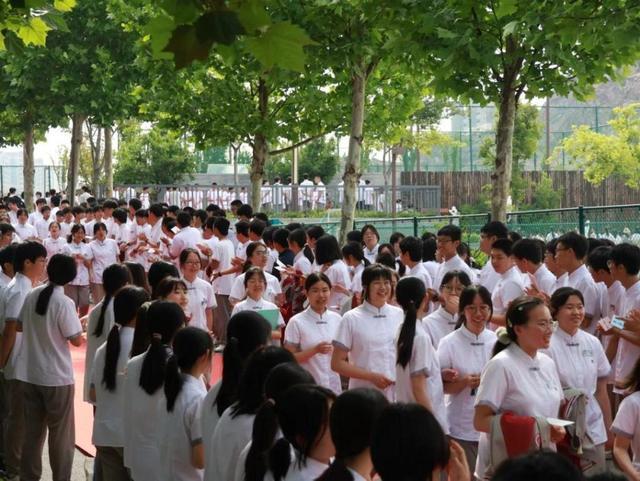 高考倒计时11天！青岛实验高中为2024届高三年级举行金榜高“粽”活动