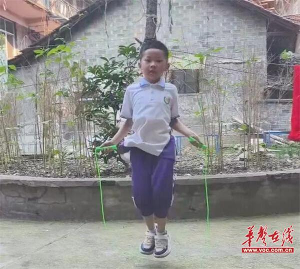 “绳”采飞扬 快乐成长 熊首山小学举行2024年春季学期一、二年级跳绳比赛