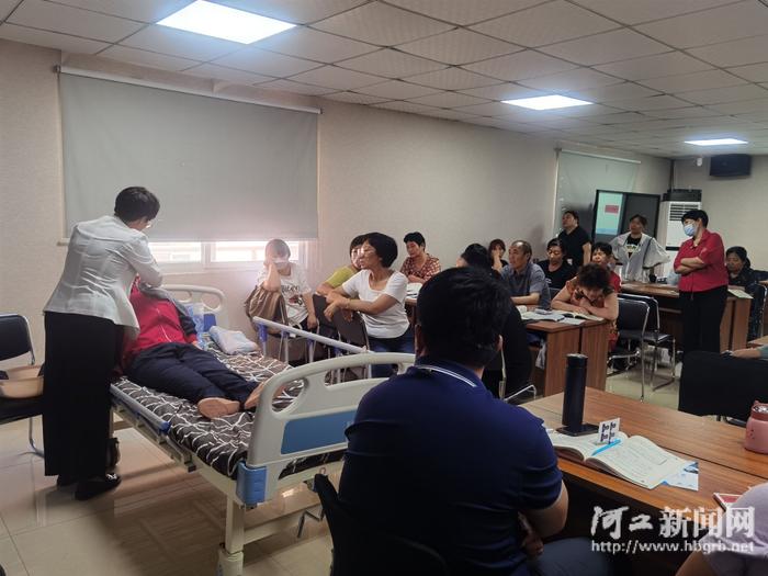 石家庄市裕华区总工会举办养老护理员培训班