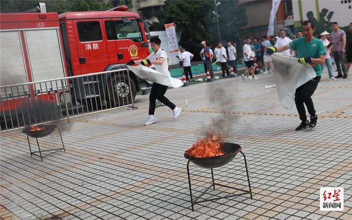 是老师也是“蓝朋友” 武侯区举行校园消防力量技能大赛