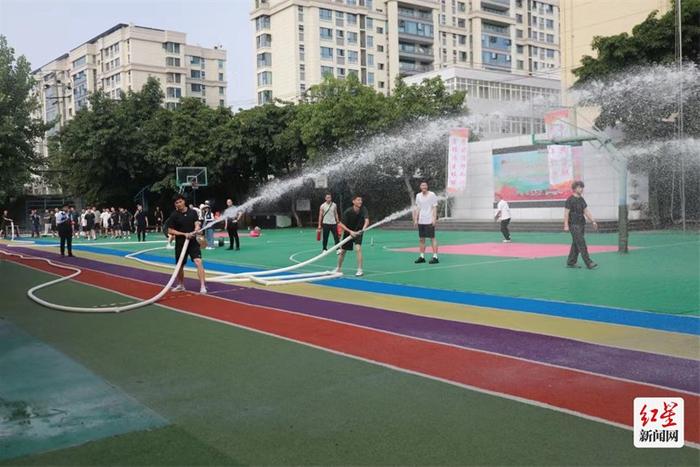 是老师也是“蓝朋友” 武侯区举行校园消防力量技能大赛