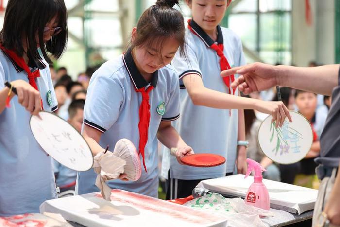 西安市浐灞欧亚中学第十届校园体育艺术文化节举行