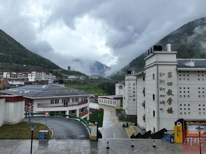 C视频｜浙川一家亲，共铸山海情｜这所雪山下的中学，为何有这么多浙江元素？