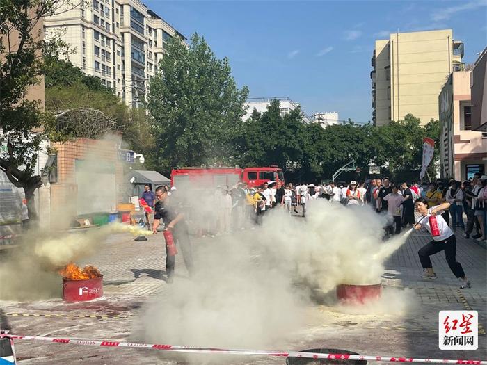 是老师也是“蓝朋友” 武侯区举行校园消防力量技能大赛