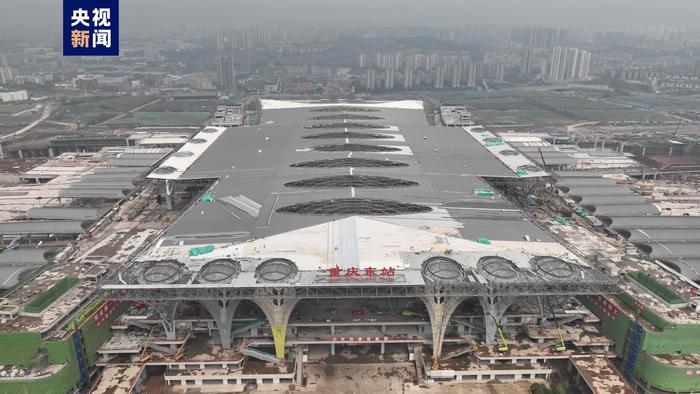 重庆东站钢结构屋顶完工 站房全面进入装饰装修阶段