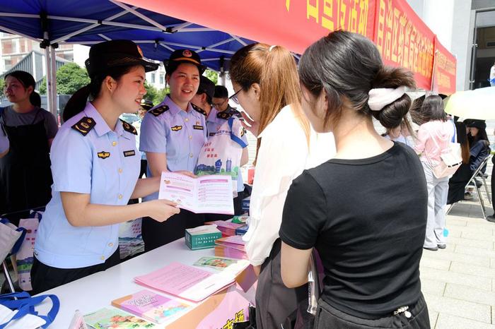 安全用妆，法治同行！广西药监局在来宾市启动“5·25爱肤日”广西宣传活动