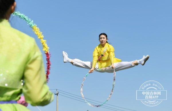 吉林省第八届少数民族传统体育运动会板鞋竞速比赛火热开赛   跳板比赛收官