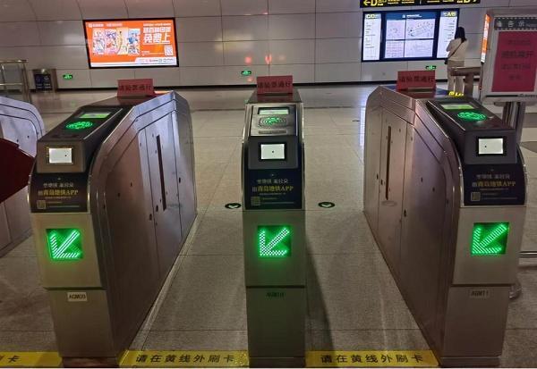 青岛地铁试点“闸机常开”，乘客纷纷给这份信任点赞