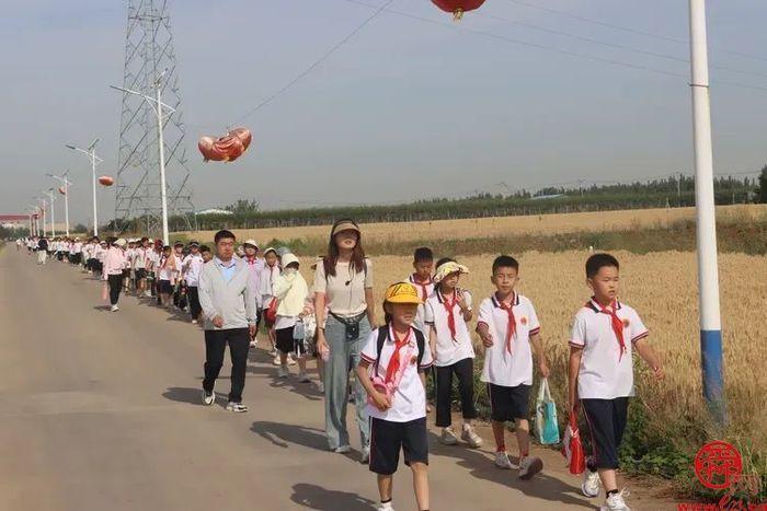 普集街道举行少年“趣”行美丽乡村研学活动