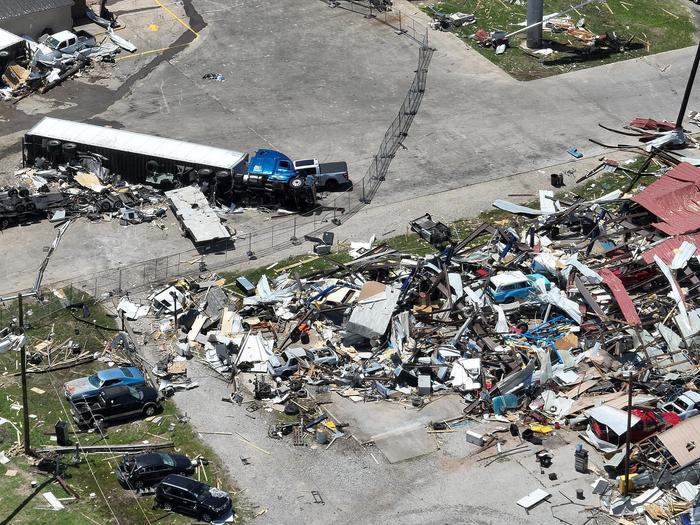 风暴突袭！美国已有23人死亡，有人被树砸死！这个州106个县进入灾难状态