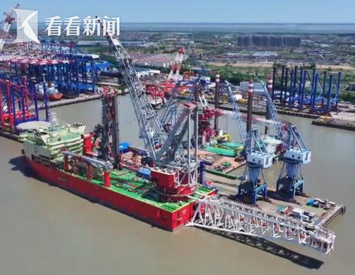 视频 | 上海：振华重工再添“海上重器” JSD6000深水起重铺管船顺利完工