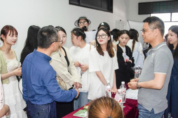 南京晓庄学院旅游与社会管理学院举办就业实习“双选会”