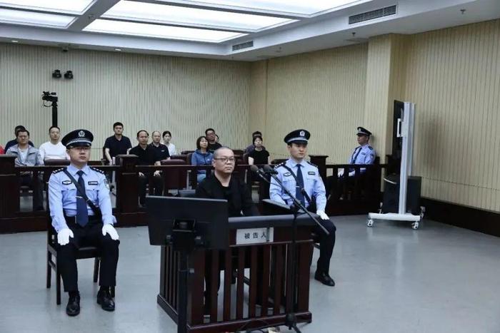 受贿超11亿，白天辉一审被判死刑 “老领导”赖小民3年前被执行死刑