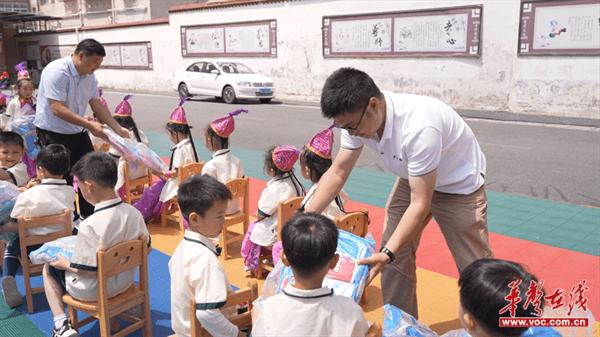 汝城县卢阳镇公办幼儿园举行爱心慰问活动