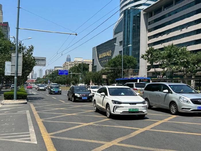 “饱和”下的网约车：司机日收入折半，市场或加速洗牌