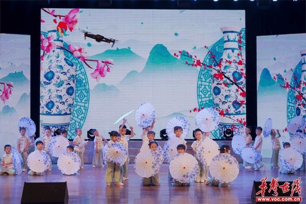 隆回县幼儿园举行庆“六一”国际儿童节暨阅读节汇报演出