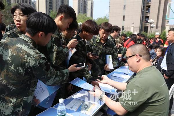 哈尔滨轻工业学校召开学生实习就业供需双选会