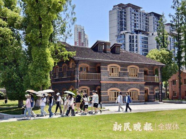 苏河畔华政百年老建筑焕