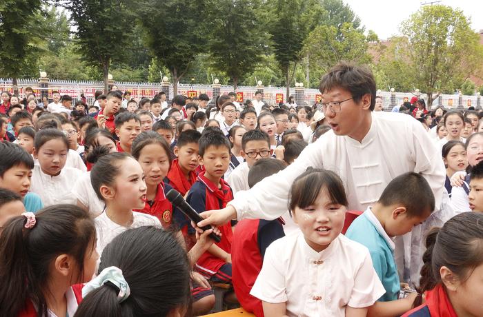 缤纷校园育龙娃 文艺载道塑英才——南阳市第三十九小学举行“庆六一”歌咏比赛