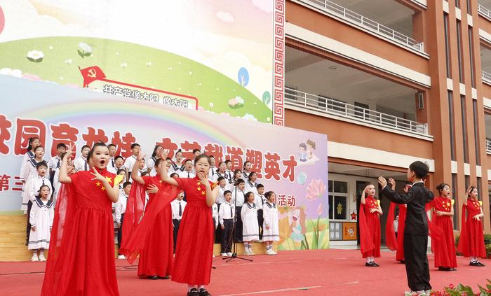 缤纷校园育龙娃 文艺载道塑英才——南阳市第三十九小学举行“庆六一”歌咏比赛