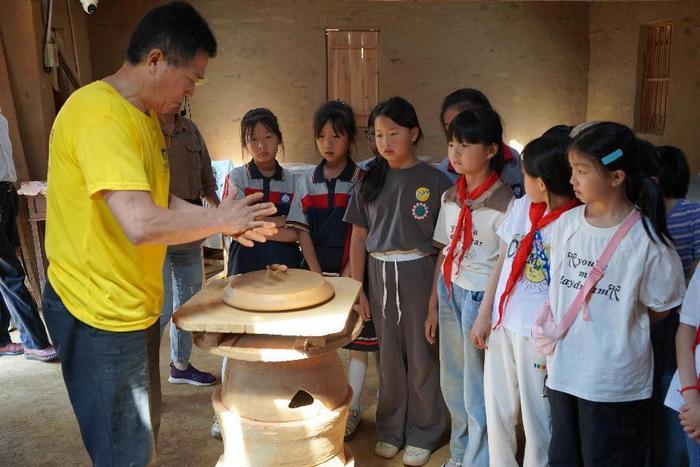 怀宁县金拱镇中心学校： 打卡痘姆古陶，为美术学习插上兴趣的翅膀