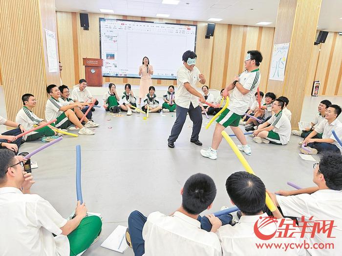 释放压力激发潜能 广州一学校为高三学子做“心理按摩”