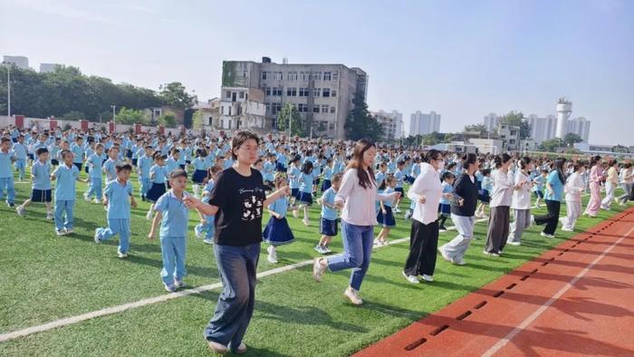 沣东新城第九小学第一届广播体操比赛纪实