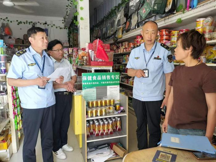 临泉县高塘镇中心学校联合镇市场监管所开展校园周边环境整治工作