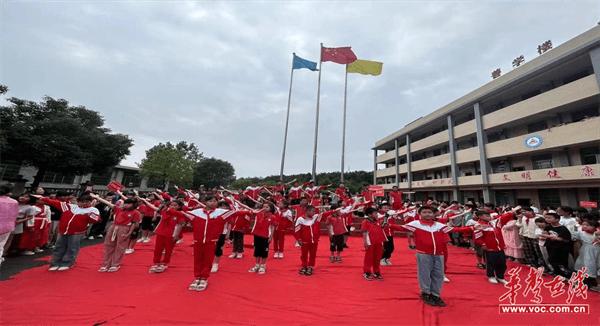 绽放童年 梦想启航  三阁司镇中心小学举行“六一”儿童节社团展演系列活动