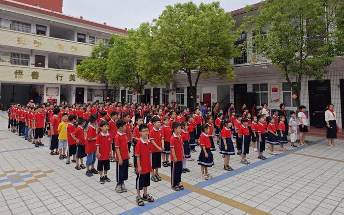 童心永向党 争做好队员——南召县云阳镇第三中心小学举行迎六一入队仪式