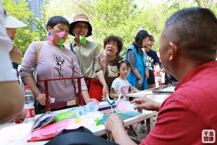 把便民服务和文化活动送到百姓身边