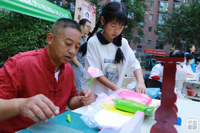 把便民服务和文化活动送到百姓身边