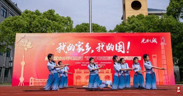 2024年崇明区中小学生“国旗下的诵读”首场活动举行