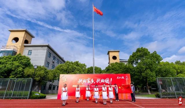 2024年崇明区中小学生“国旗下的诵读”首场活动举行