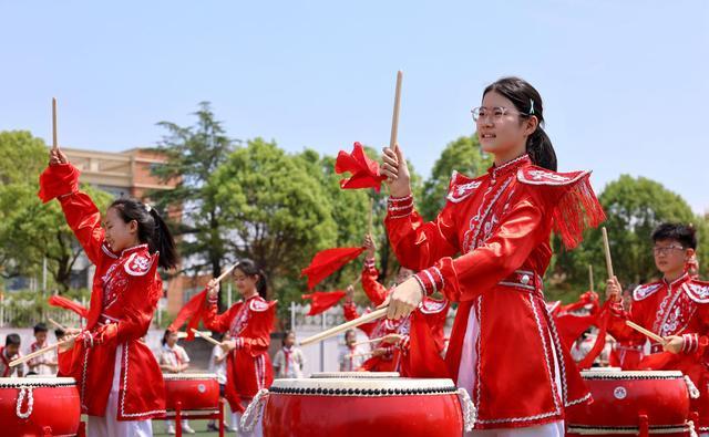 枣庄小学生快乐迎“六一”