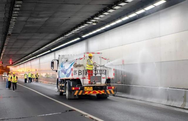 连夜行动！全市道路标志标牌“全面体检”