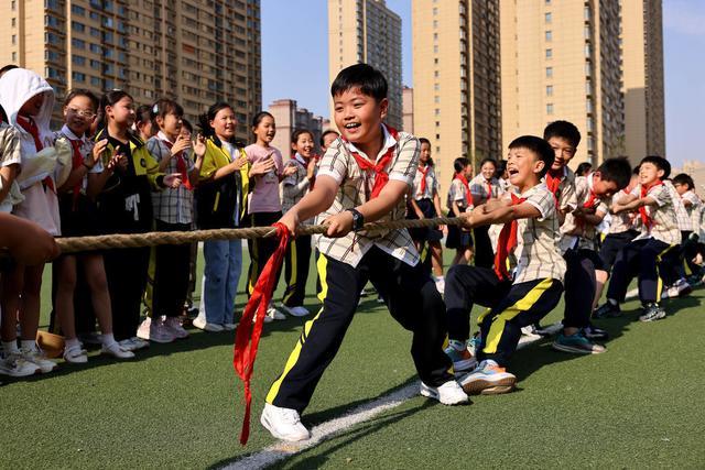 枣庄小学生快乐迎“六一”