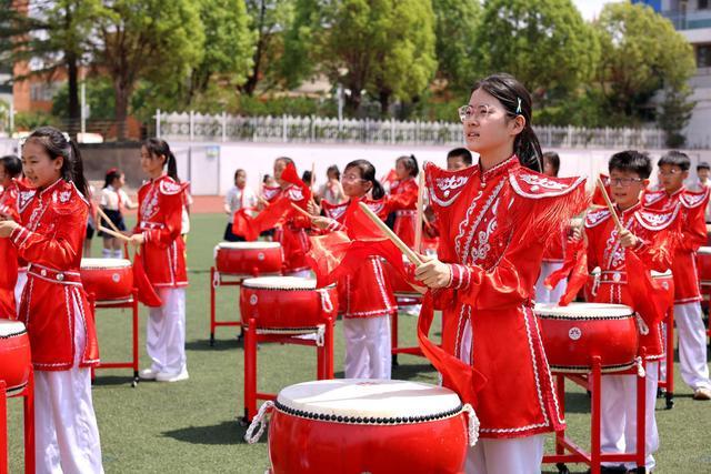 枣庄小学生快乐迎“六一”