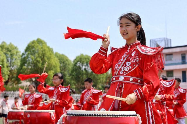 枣庄小学生快乐迎“六一”