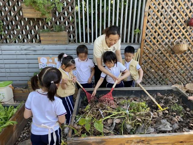 羡慕隔壁幼儿园有个“大斜坡”？走！咱们“串门子”去