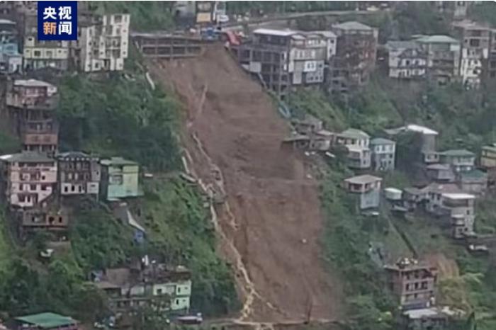 印度东北部一采石场因暴雨垮塌 已致29人死亡