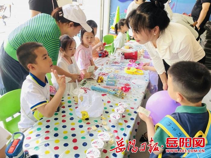 平江县幼教中心第一幼儿园：小生意，大善举！“六一”爱心义卖火爆来袭！