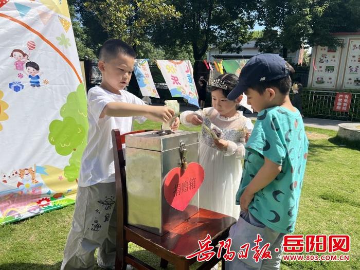 平江县幼教中心第一幼儿园：小生意，大善举！“六一”爱心义卖火爆来袭！