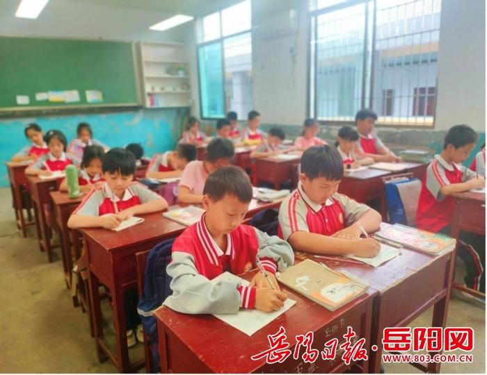 临湘市忠防镇中心小学：“双减”进行时，织密“安全网”