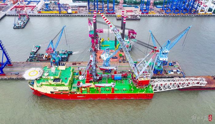 全球首制，全国首艘！上海振华重工研制成功多功能油气铺管船