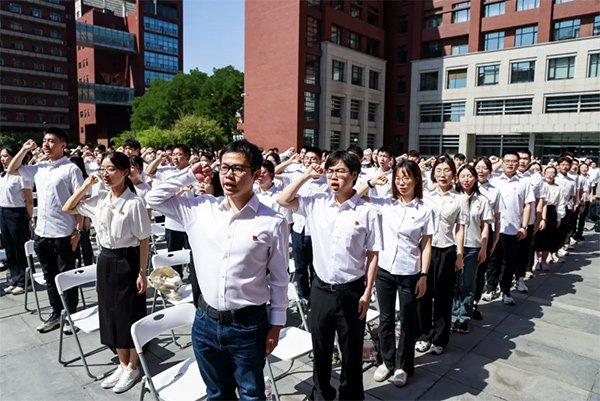 中国人民大学举行大中小学生入党入团入队集中宣誓活动